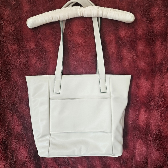 Lug Pebble Satin Luxe Tote - Paddock - Picture 2 of 8